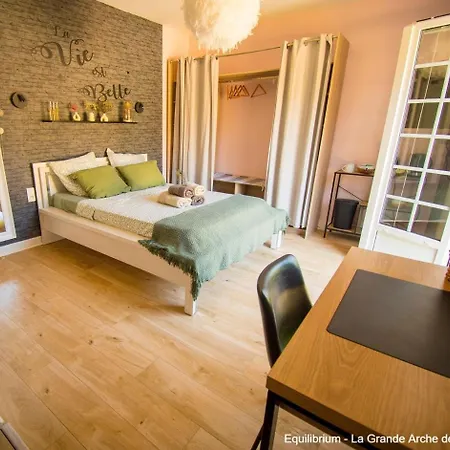 La Grande Arche De Gaia Bed and breakfast