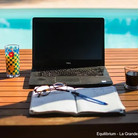 La Grande Arche De Gaia Saussens