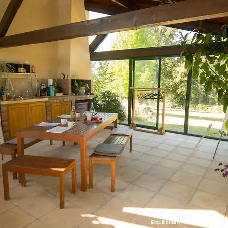 La Grande Arche De Gaia Bed & Breakfast *